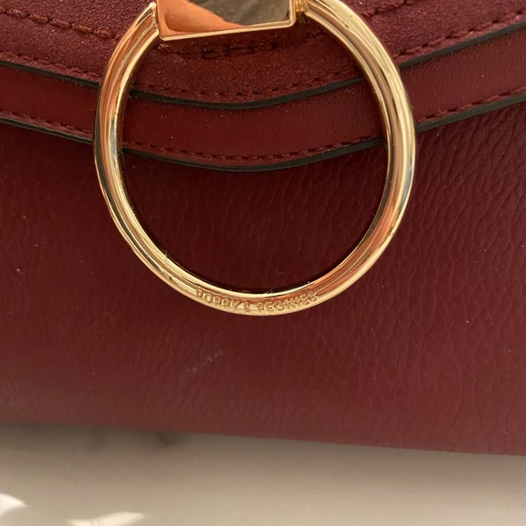 Poppies & Peonis Burgundy Crossbody purse with detachable strap. - Picture 3 of 3